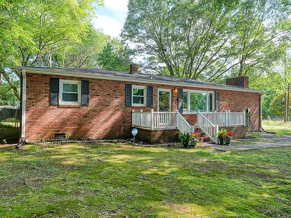 2nd image of 110 Chapman Cir