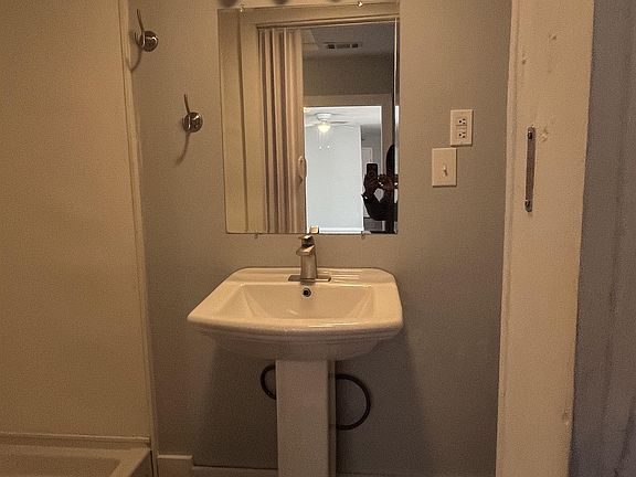 4th image of 800 Mamie St #4