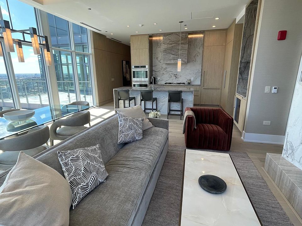 1st image of 740 W Fulton St #3102