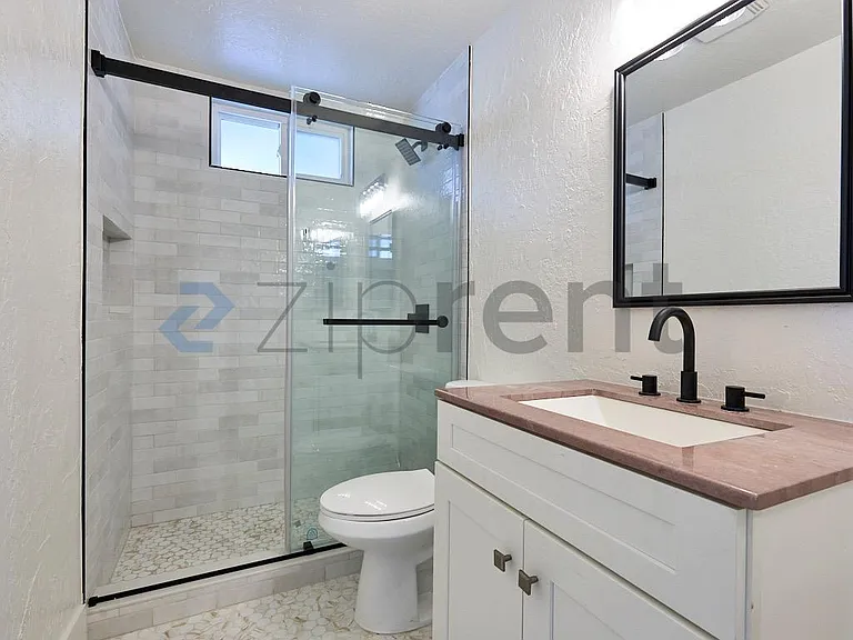 213 E Acacia St #A — Photo 16