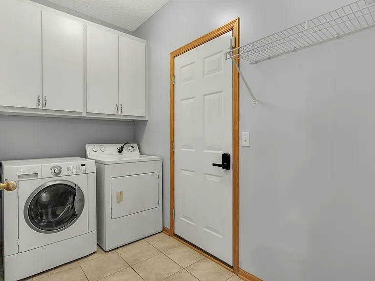 9771 Gable Dr — Photo 32