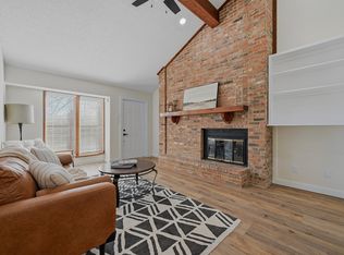 2527 Shady Ridge Dr, Bedford, TX 76021