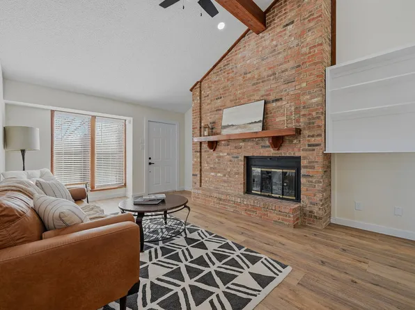 2527 Shady Ridge Dr, Bedford, TX 76021