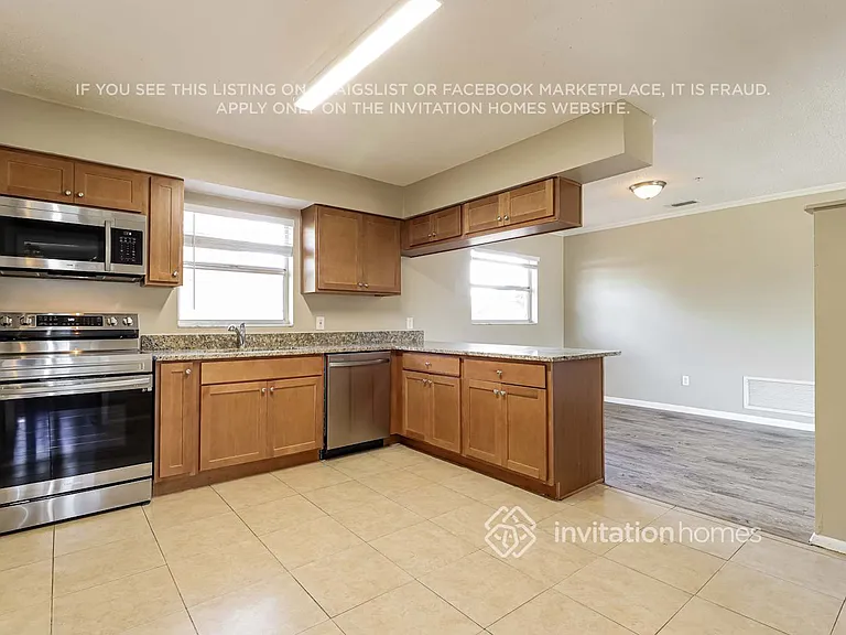 992 Union St — Photo 10