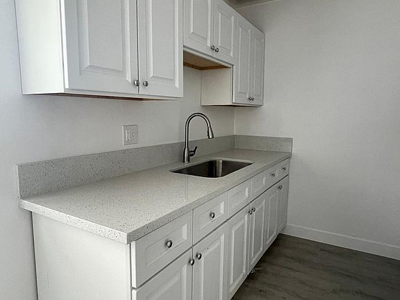 3rd image of 102 E Center St