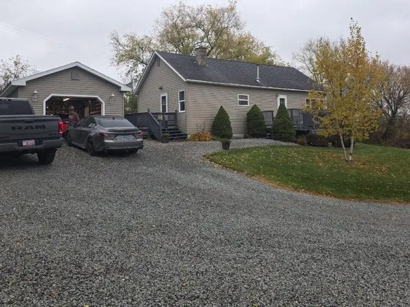 92 North St, Presque Isle, ME 04769