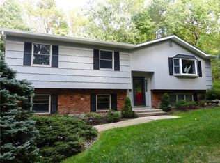 69 Hess Rd, Valley Cottage, NY 10989