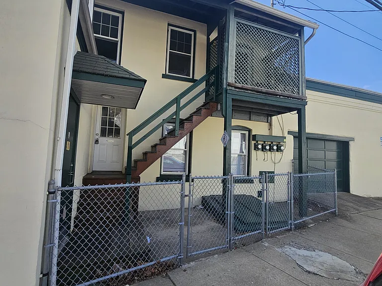 281 E Main St #3 — Photo 8