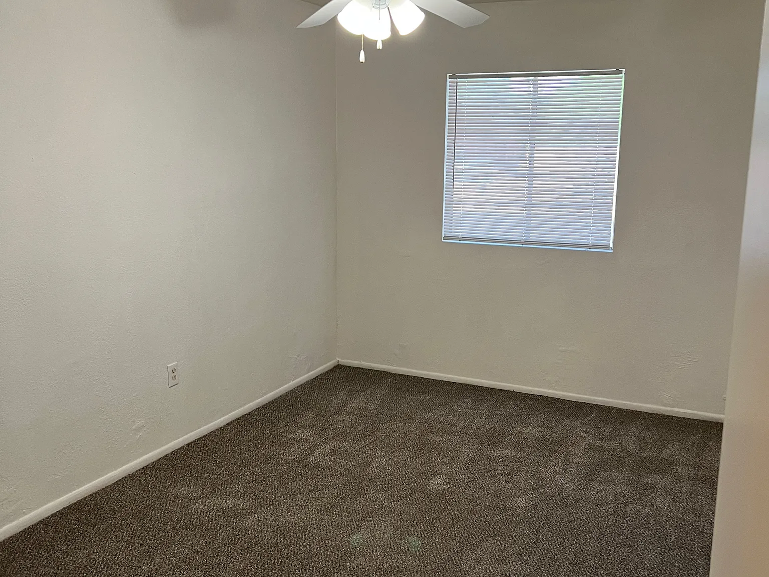 3 bed, 1010 sqft, $1,575 — Photo 3