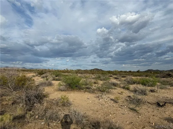 0 Mesquite Rd #2090, Yucca, AZ 86438