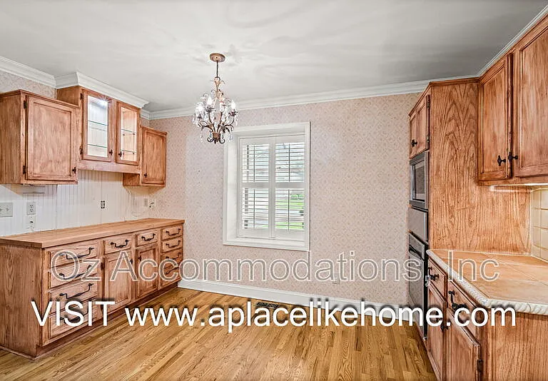 4300 W 111th Ter — Photo 16