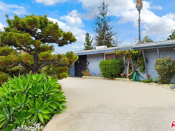 3rd image of 15363 Leadwell St