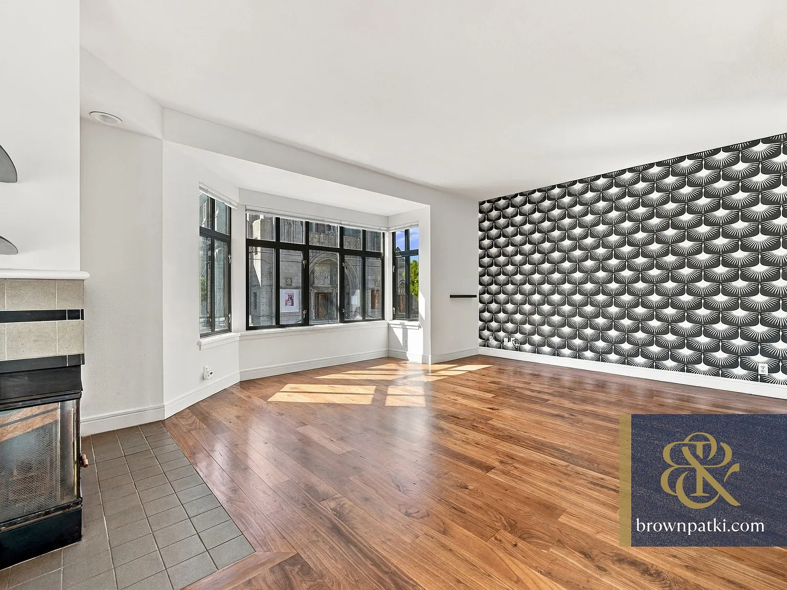 Modern Lower Pac Hts Condo, Pkg, Laundry In Unit| Brown & Patki Inc. — Photo 4
