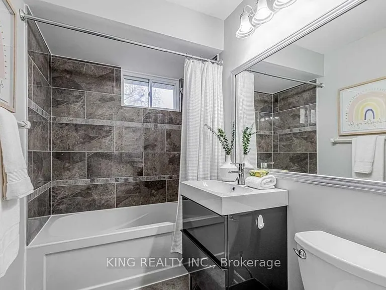13 Brookland Dr W — Photo 2