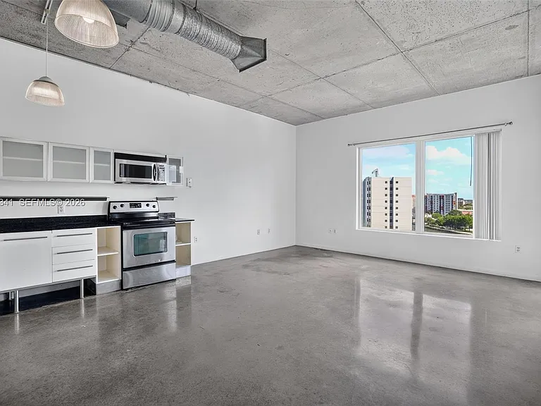 10 SW South River Dr #1010 — Photo 10