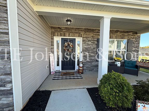 3rd image of 145 Breaking Dawn Rd