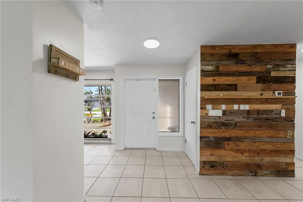 3 bed, 2.0 bath, 1408 sqft, $2,450 — Photo 4
