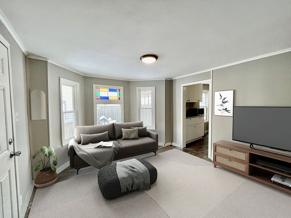 1st image of 422 4th Ave S #1