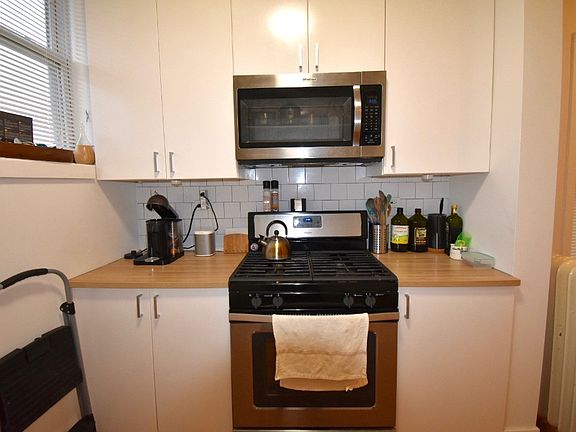 2nd image of 4547 N Albany Ave APT 2