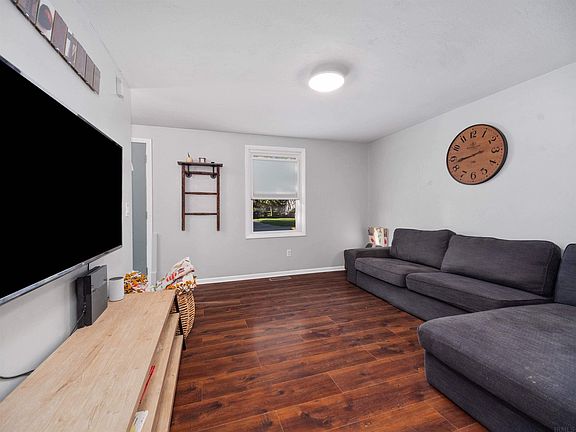 3rd image of 7637 Kern Valley Dr