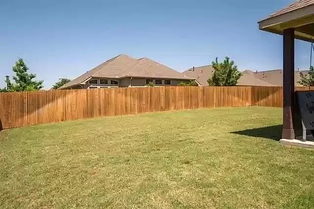 1412 Rose Bud Ct — Photo 1
