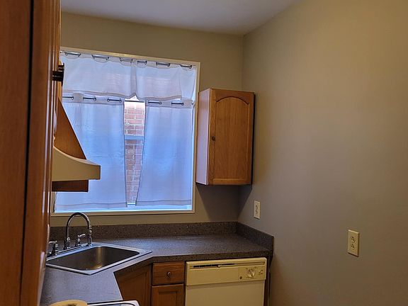 4th image of 3215 Halliday Ave APT 1W