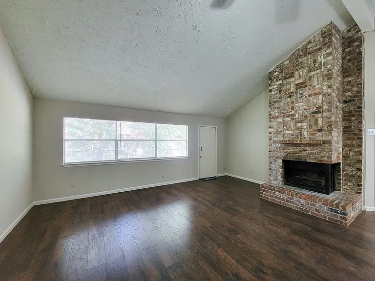 9415 Beckford Dr — Photo 9