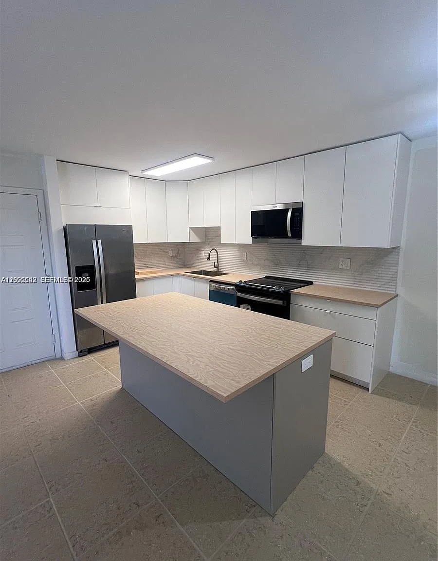 4780 NW 102nd Ave — Photo 1