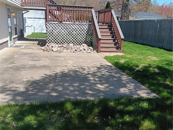 4 Belaire Dr, Johnston, RI 02919