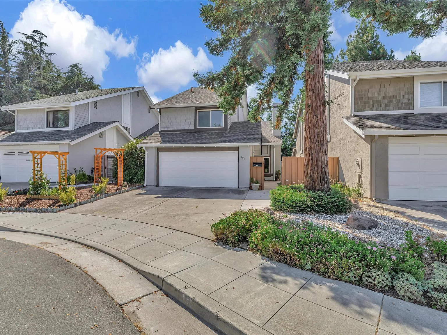 131 Carson Ct — Photo 3