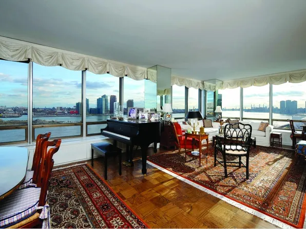 870 United Nations Plaza image 1 of 2