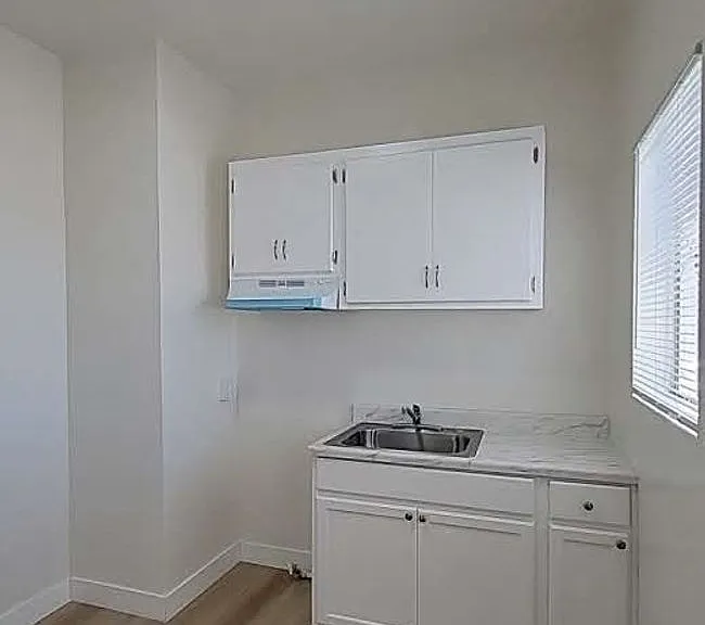1046 W Martin Luther King Jr Blvd — Photo 28