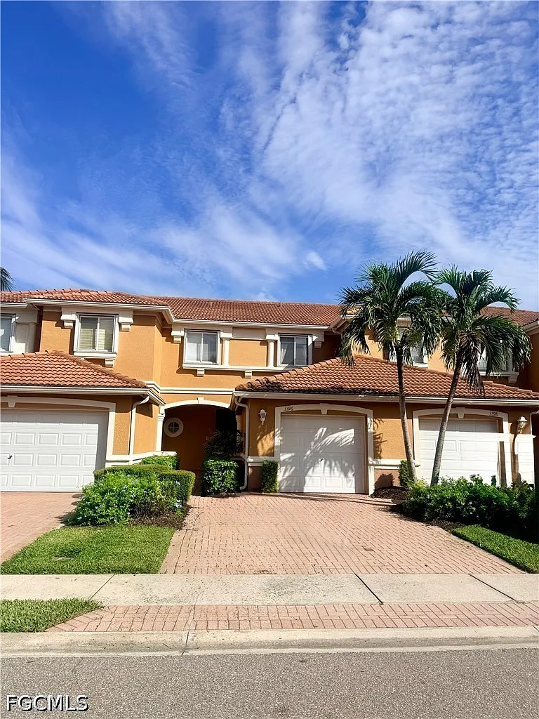 3 bed, 2.5 bath, 1611 sqft, $2,000 — Photo 1