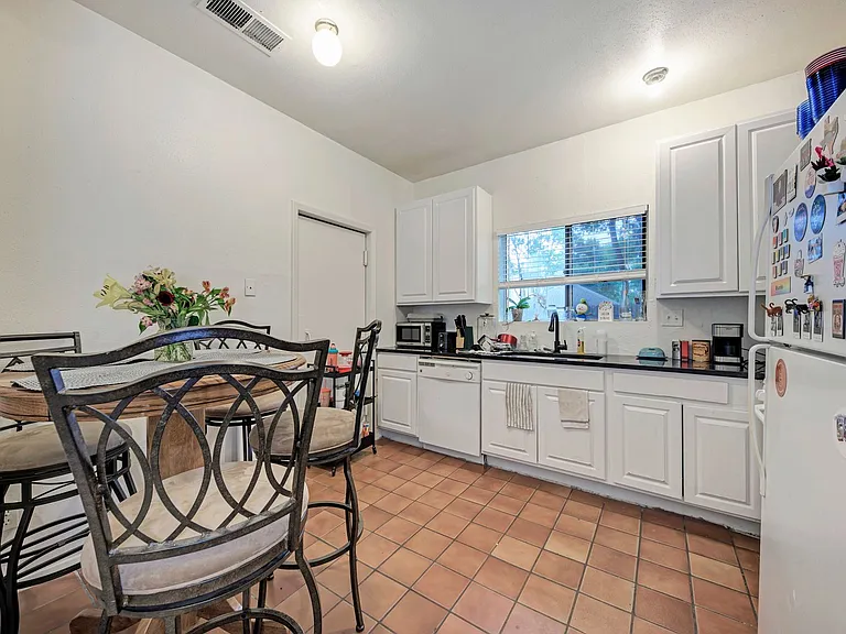 3102 Cedar St — Photo 15