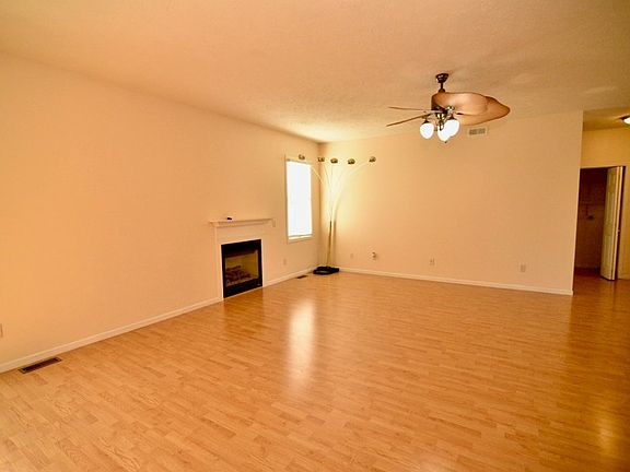 4th image of 2404 Mitchell Dr