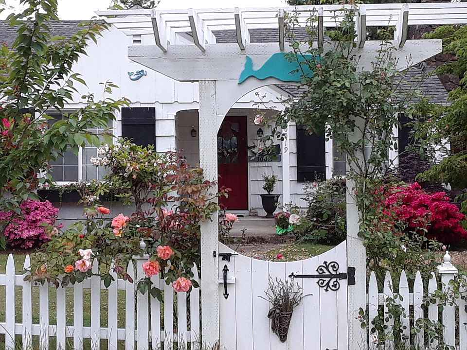 Welcome to your cottage by the sea...