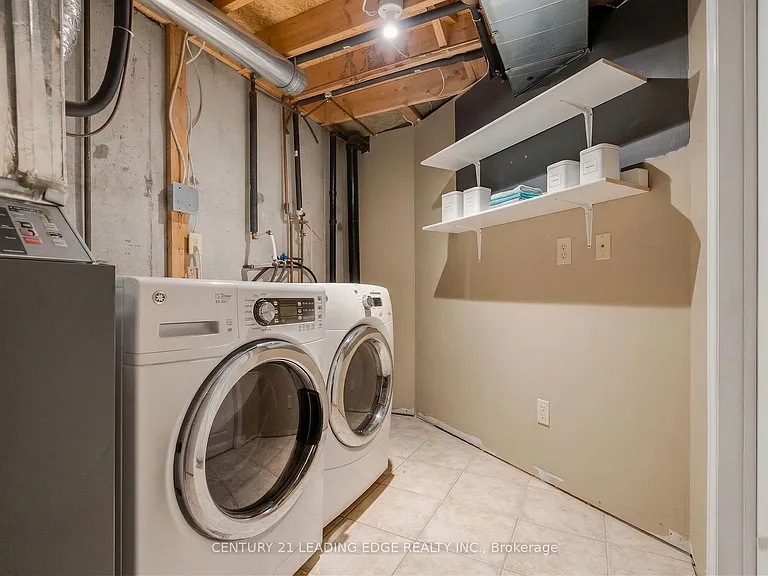 7166 Sandhurst Dr — Photo 33