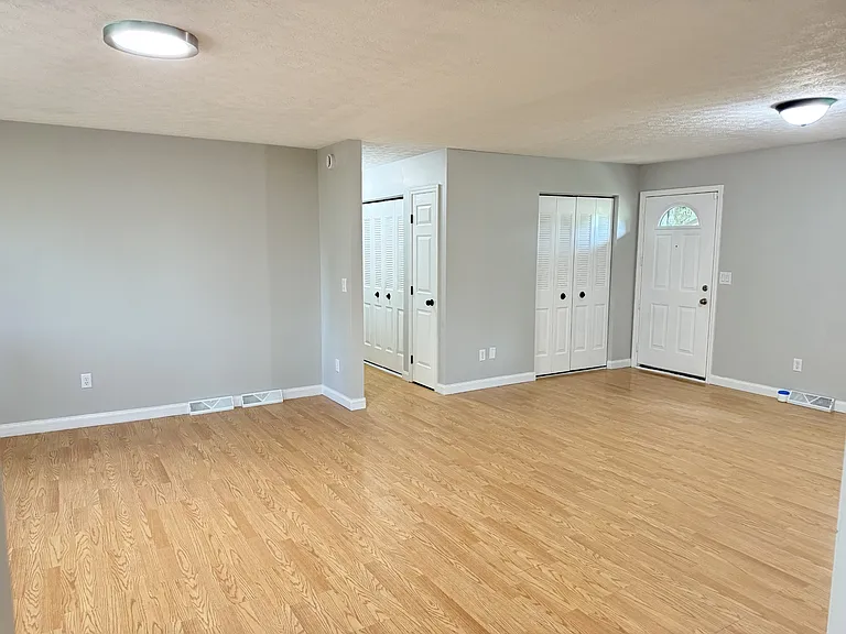Catalpa Dr — Photo 6