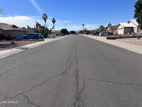 3rd image of 8615 W TOWNLEY Avenue