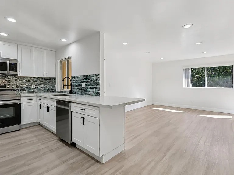 The Ridge Apartments in City Heights — Photo 7