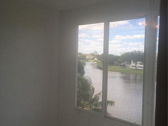 2nd image of 4016 Oakridge A #4016