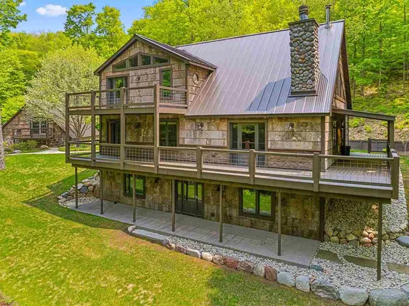 3576 Ecker Rd, Petoskey, MI 49770