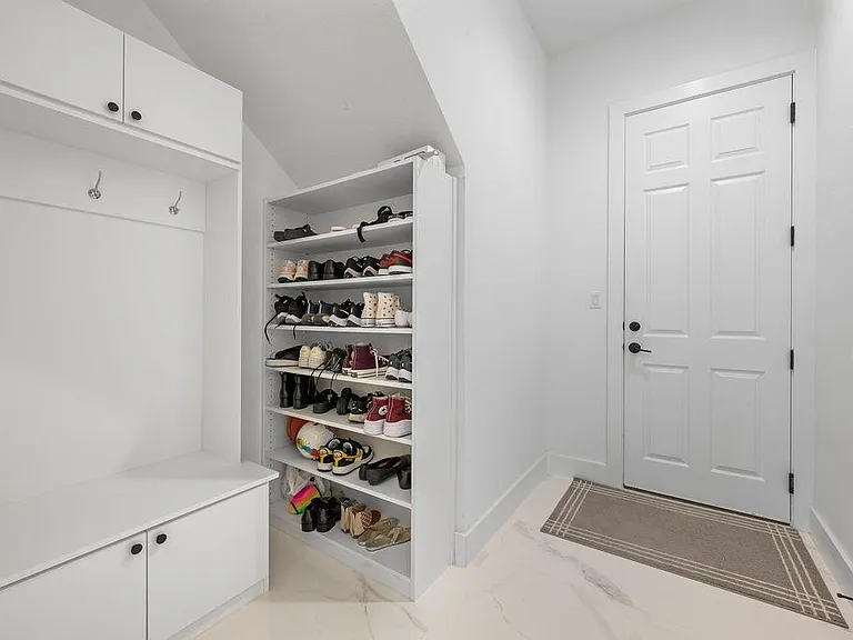 3304 Belted Galloway St — Photo 22