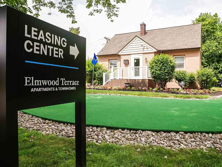 Elmwood Terrace Apartments and Townhomes — Photo 16