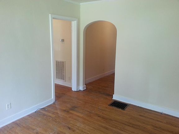 5th image of 2317 Woodbine Ave