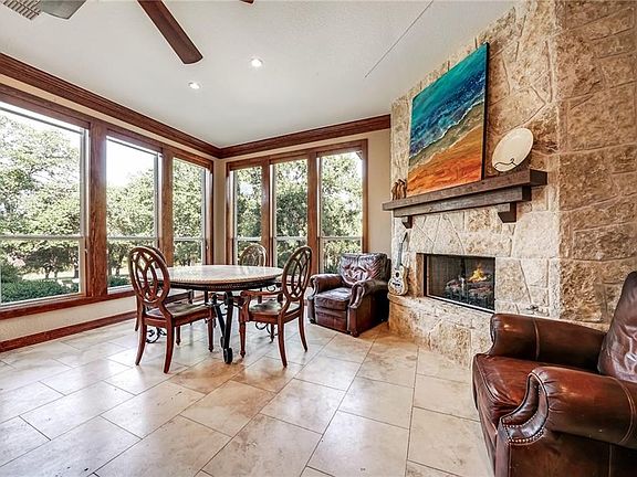5th image of 311 Bishop Dr
