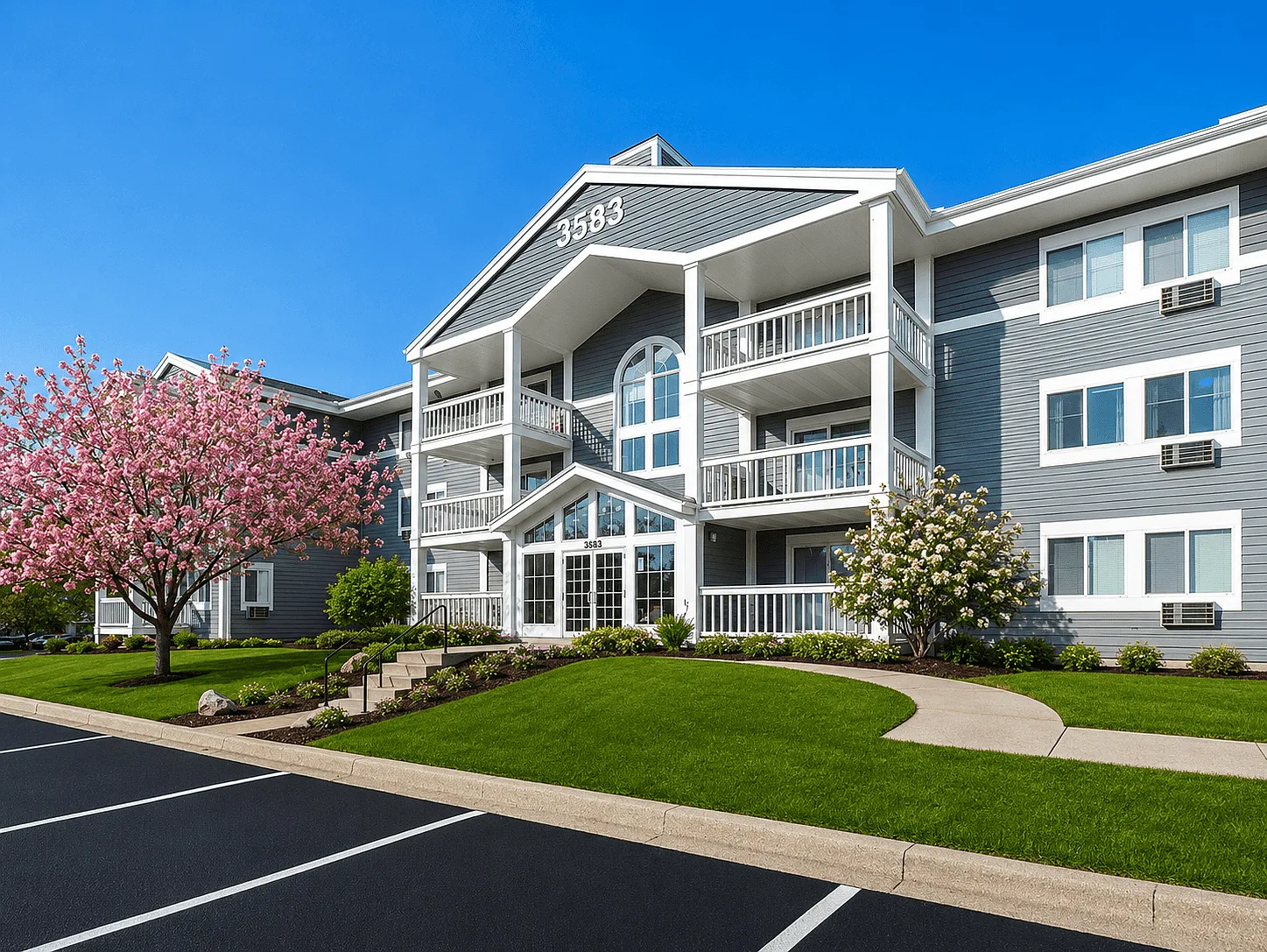 Royal Oaks Apartments — Photo 1