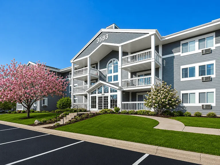 Royal Oaks Apartments — Photo 1