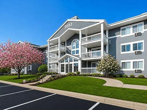 Royal Oaks Apartments Photo 1