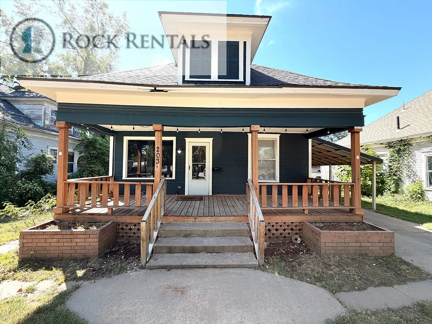 3 Bedroom 1 Bath House with Covered Parking — Photo 1